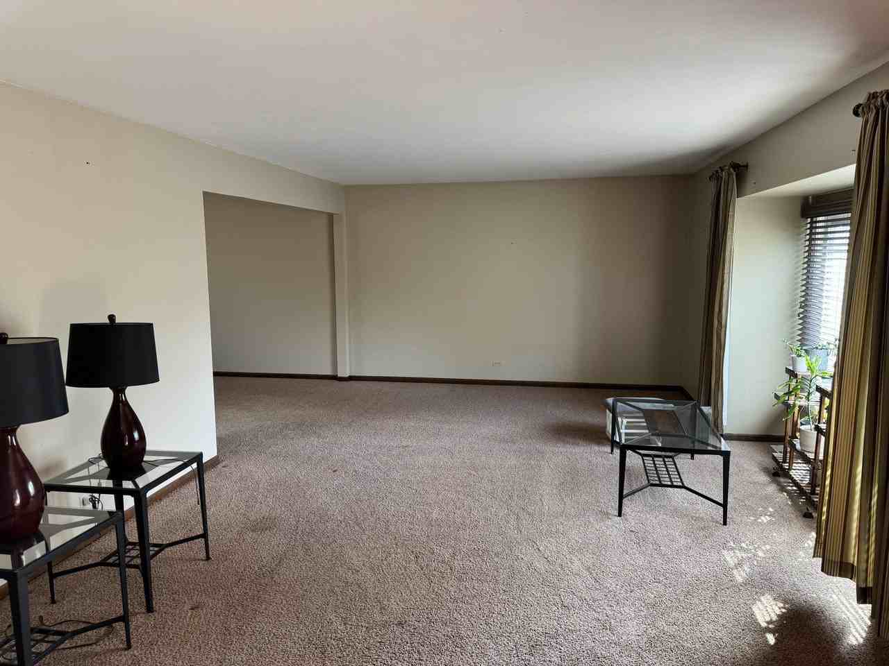 11S067 West St - Photo 2 of 16