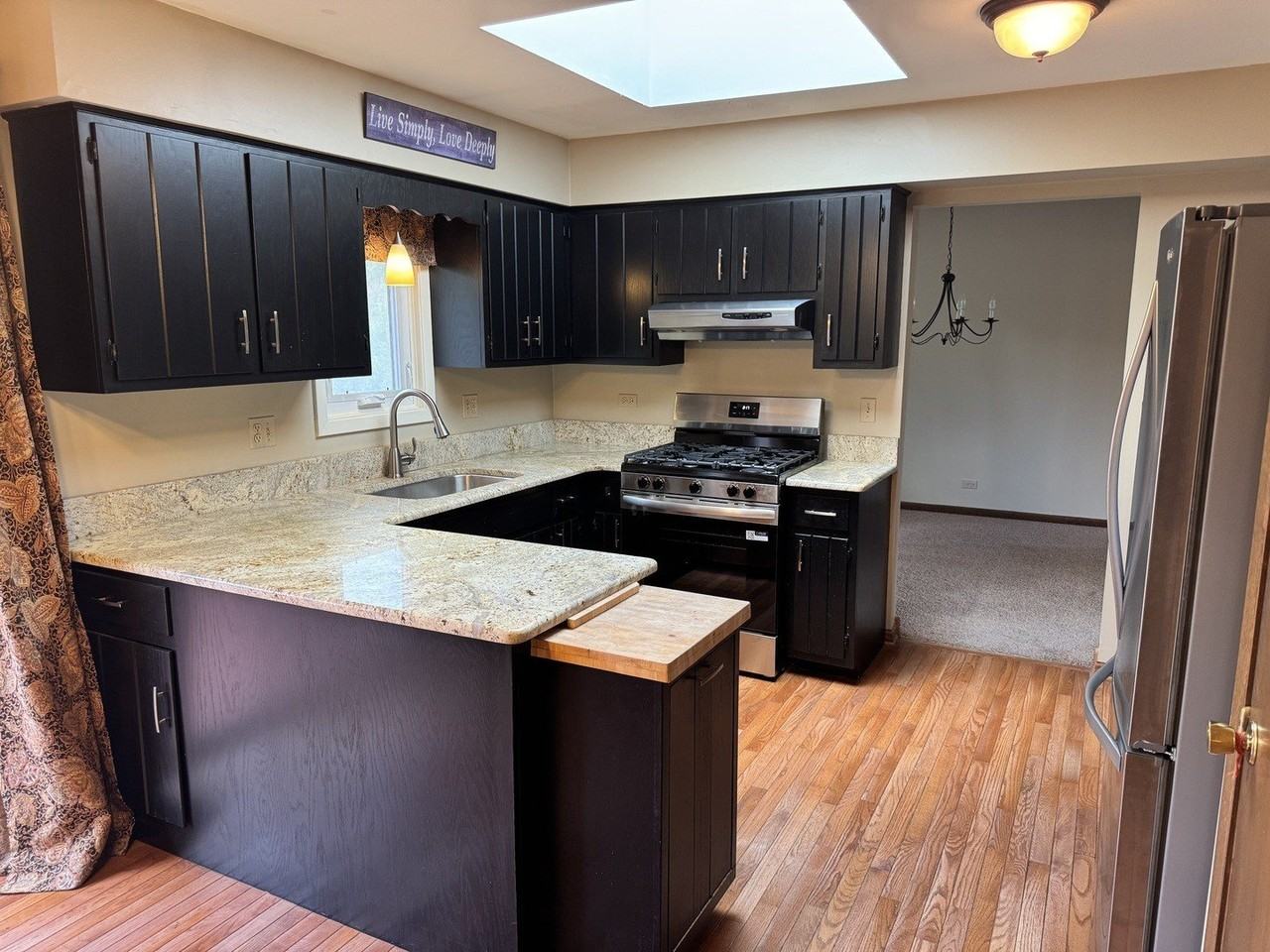 11S067 West St - Photo 4 of 16