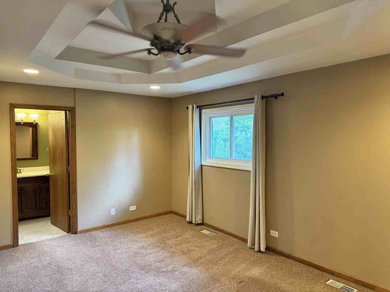 11S067 West St - Photo 6 of 16