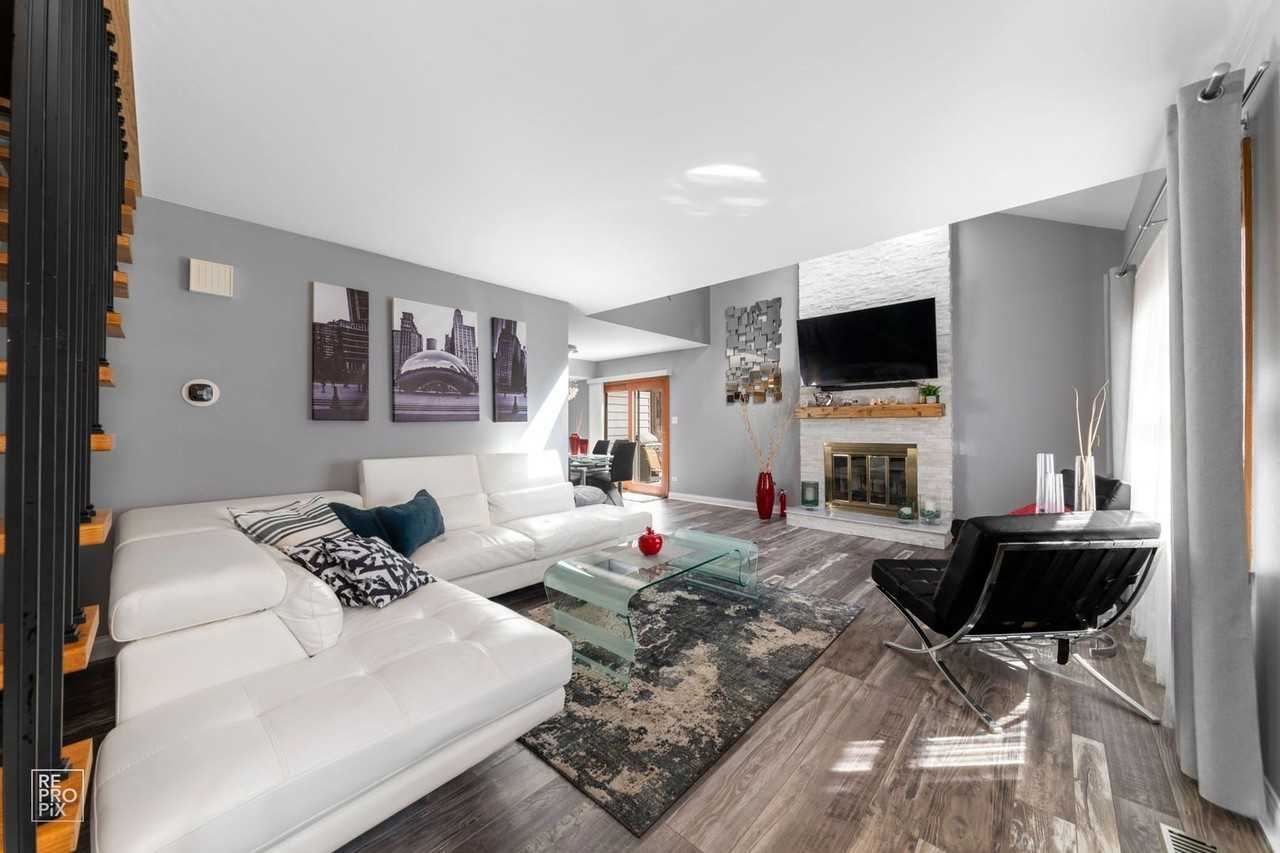 15513 Whitehall Ln Unit 15513 #15513 - Photo 3 of 16