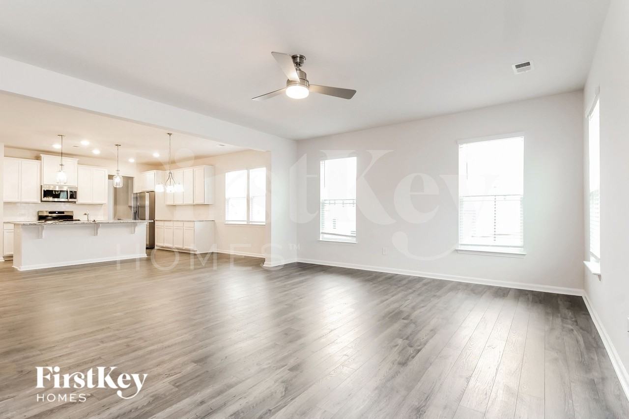 478 Yoshino Cherry Dr - Photo 3 of 15