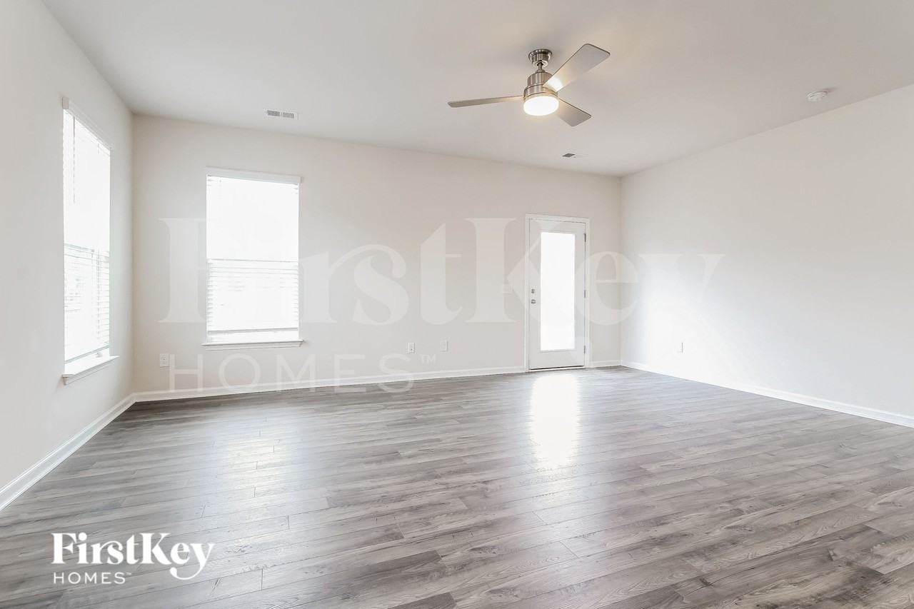 478 Yoshino Cherry Dr - Photo 4 of 15