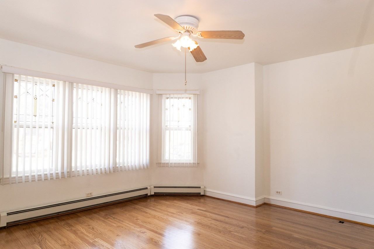 2936 N Neenah Ave - Photo 3 of 16