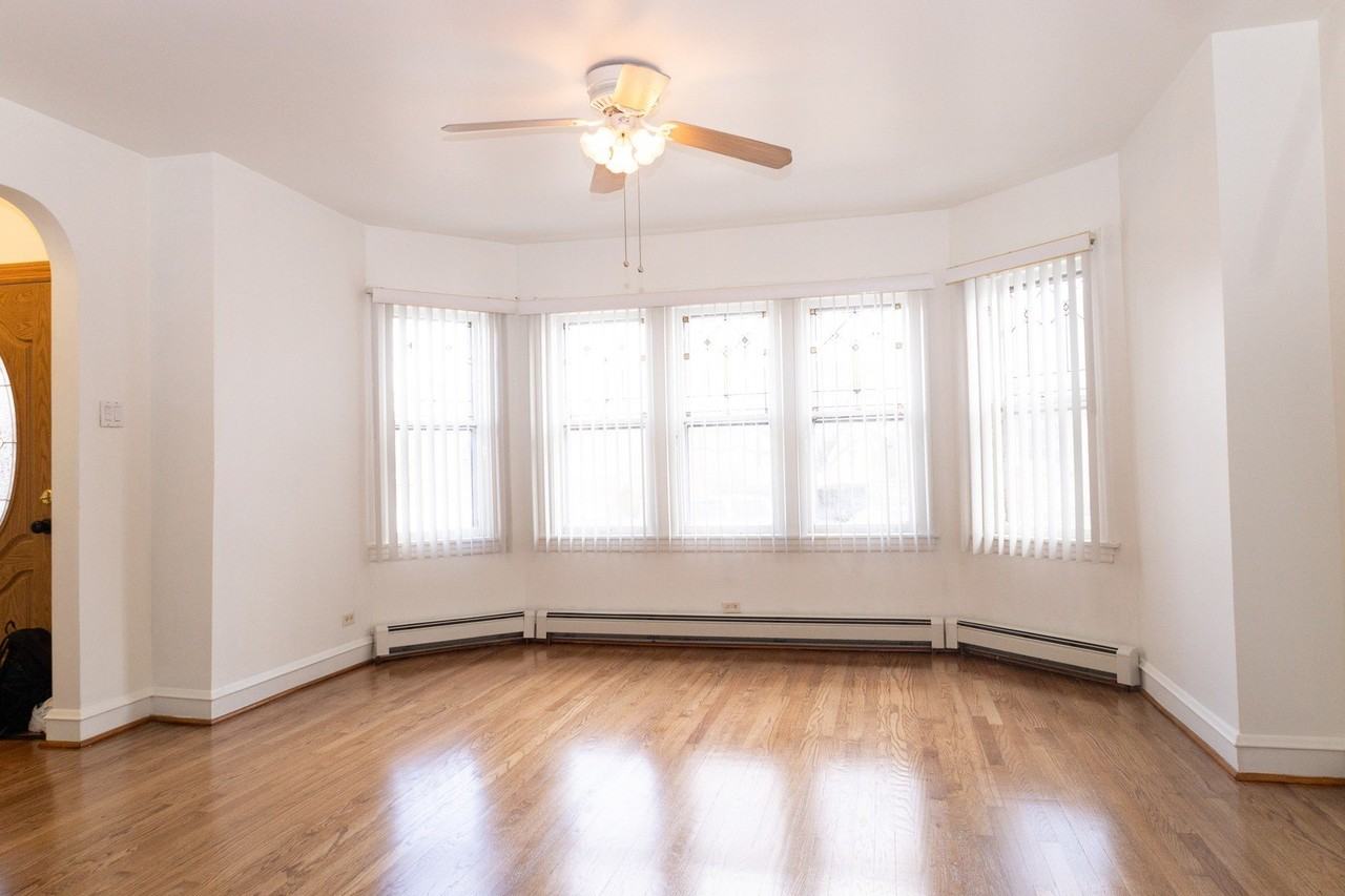 2936 N Neenah Ave - Photo 4 of 16