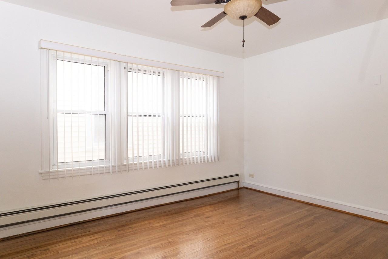 2936 N Neenah Ave - Photo 6 of 16