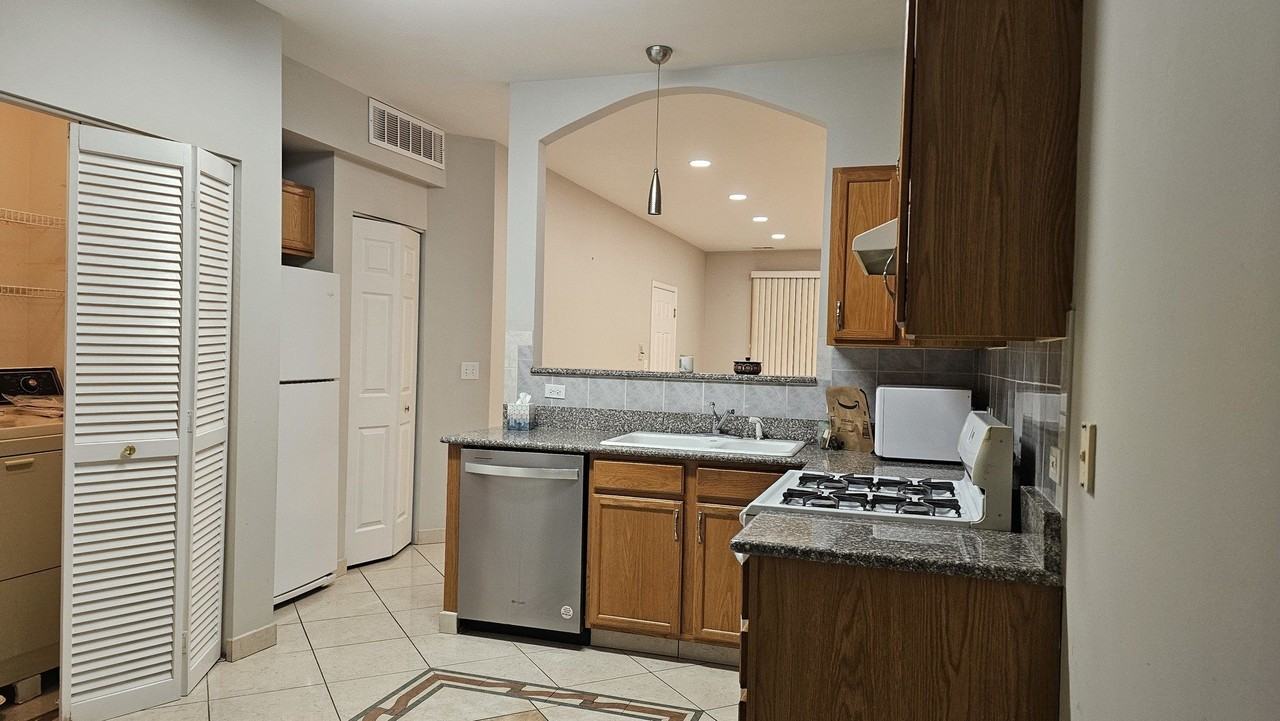 151 N Waters Edge Dr Apt C #C - Photo 7 of 13