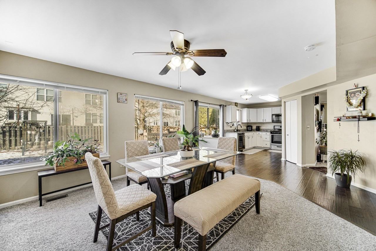 1384 Roxbury Dr - Photo 5 of 24