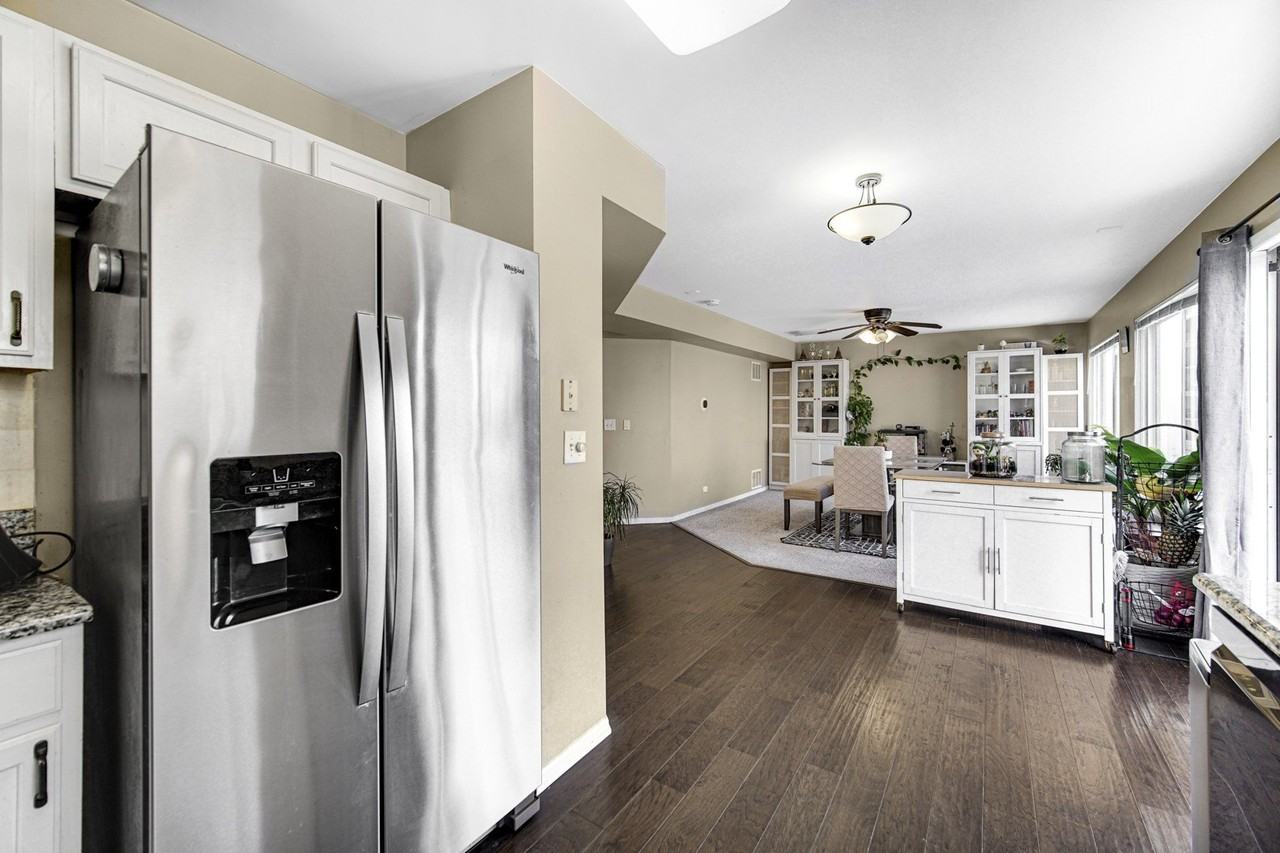 1384 Roxbury Dr - Photo 6 of 24