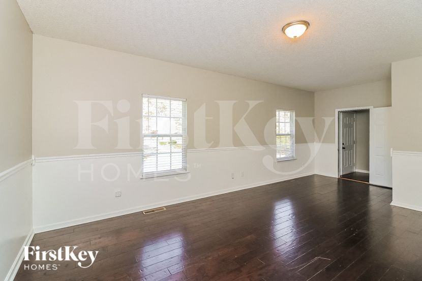 10 Easton Trce - Photo 2 of 15