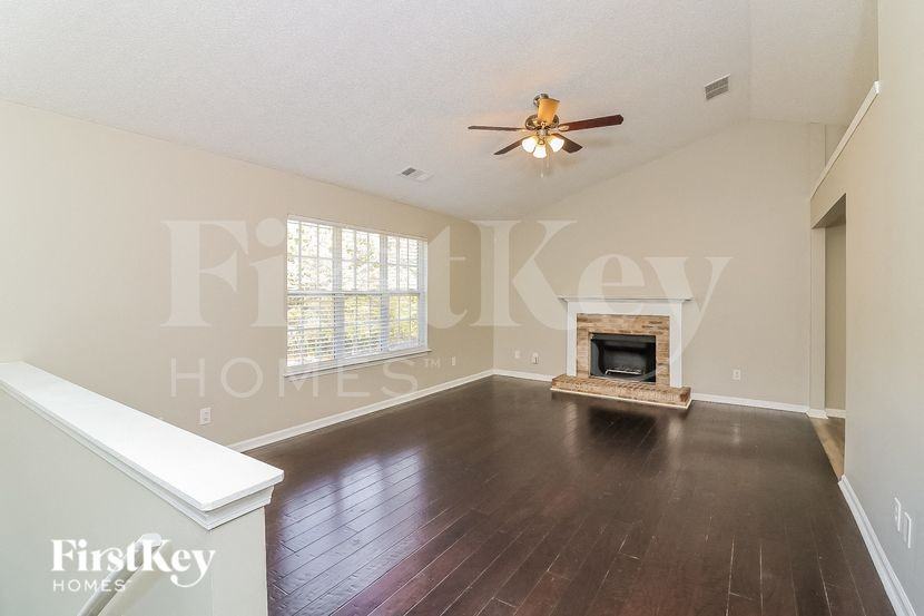 10 Easton Trce - Photo 3 of 15