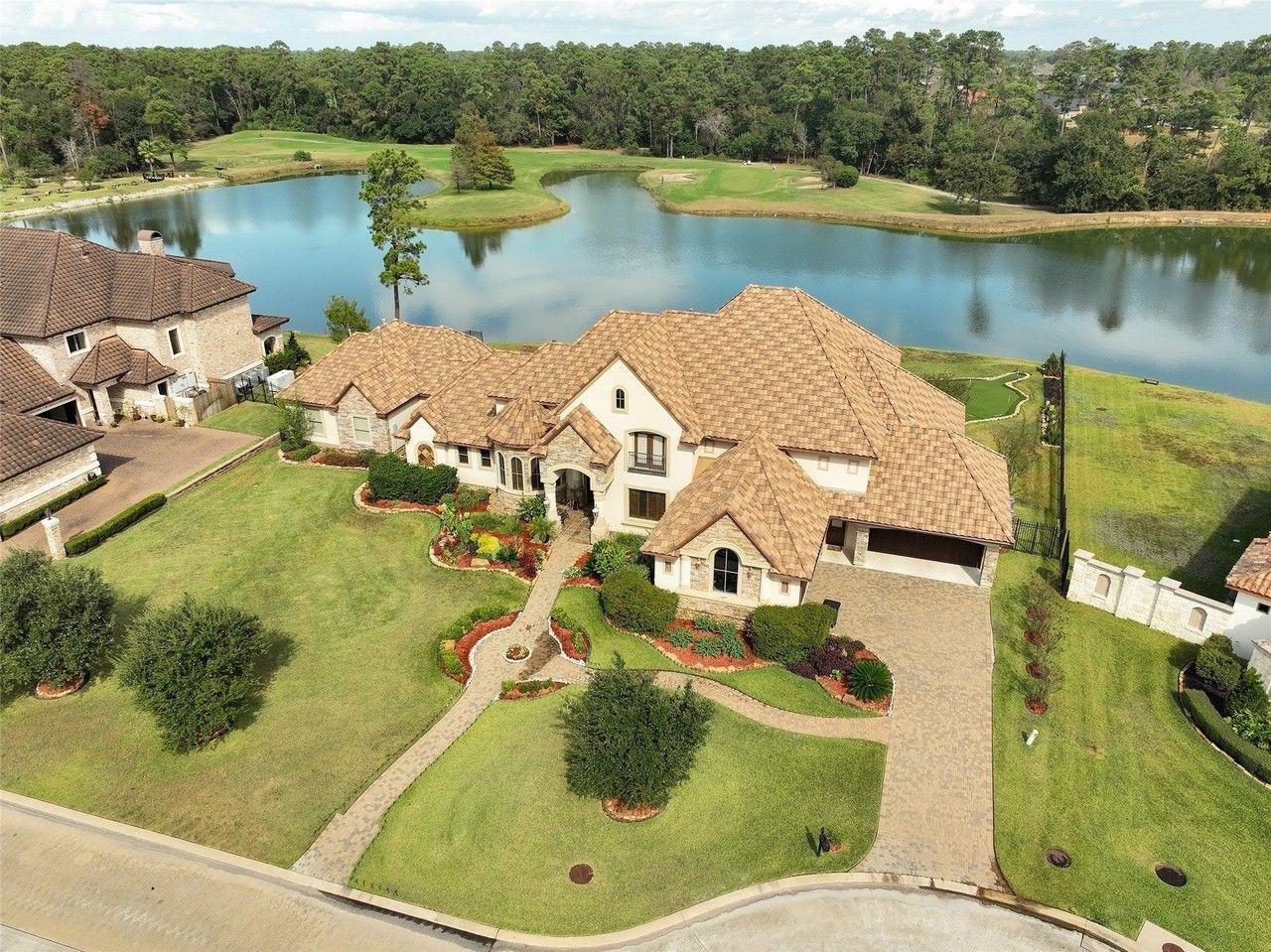 22 Post Shadow Estate Dr - Photo 3 of 50