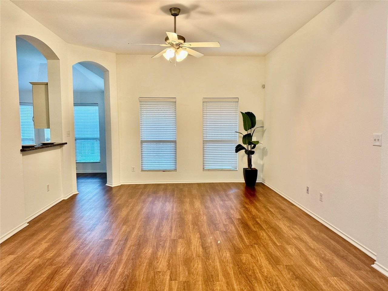 962 Oak Lynn Dr - Photo 4 of 23