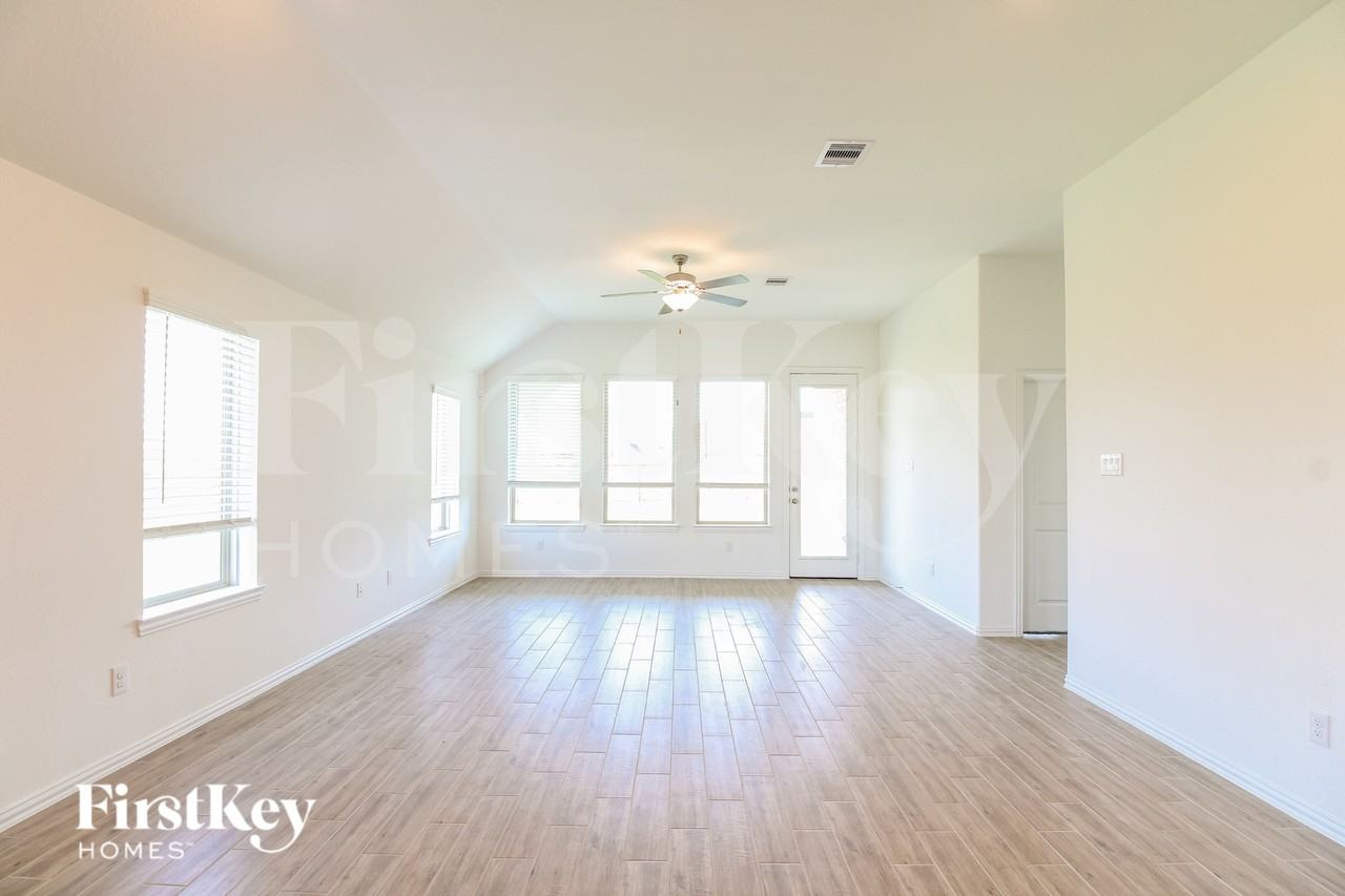 9606 Mystic Way - Photo 4 of 15