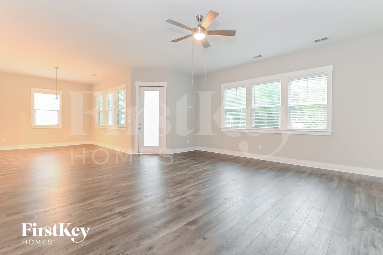 114 Pecan Dr - Photo 3 of 18