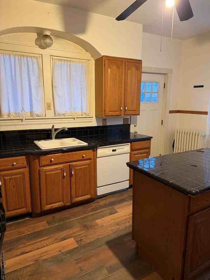 921 Bucknell Ave - Photo 7 of 37