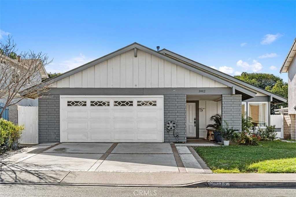 3912 Capri Ave - Photo 5 of 50