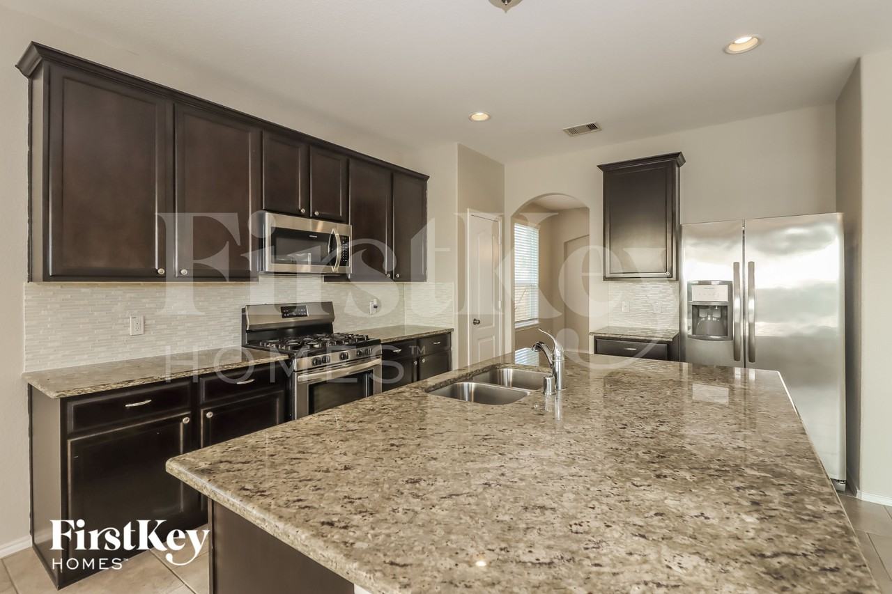 5010 Naples Grove Ln - Photo 7 of 18