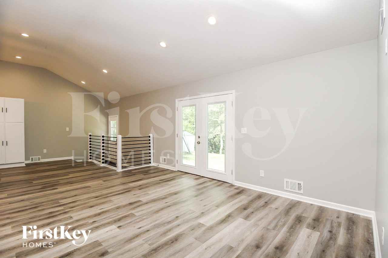 429 Wilshire Blvd - Photo 2 of 18