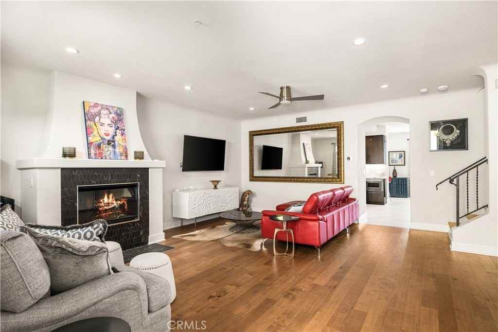 340 5th St - Photo 3 of 48