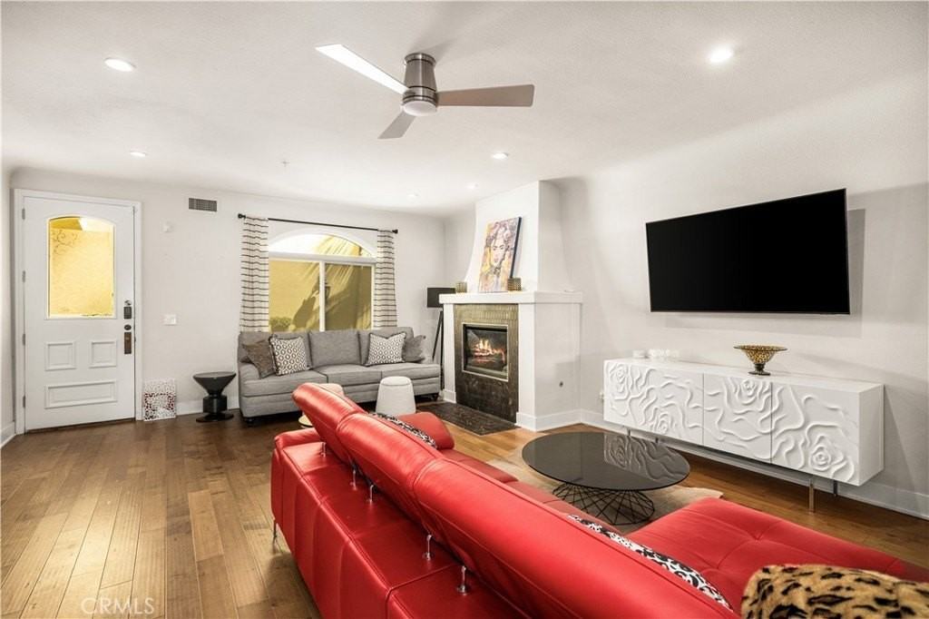 340 5th St - Photo 5 of 48