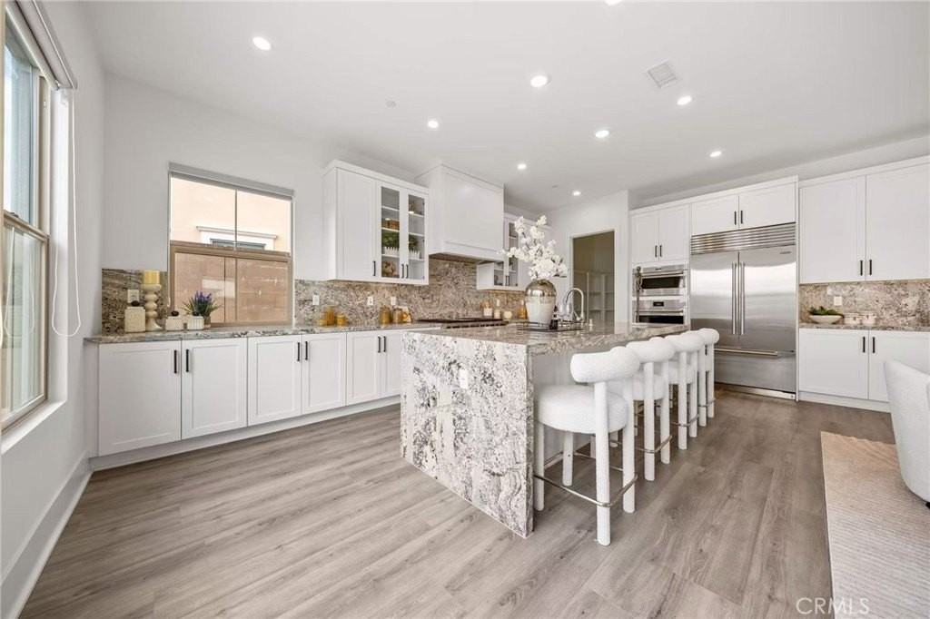 59 Longchamp - Photo 6 of 16