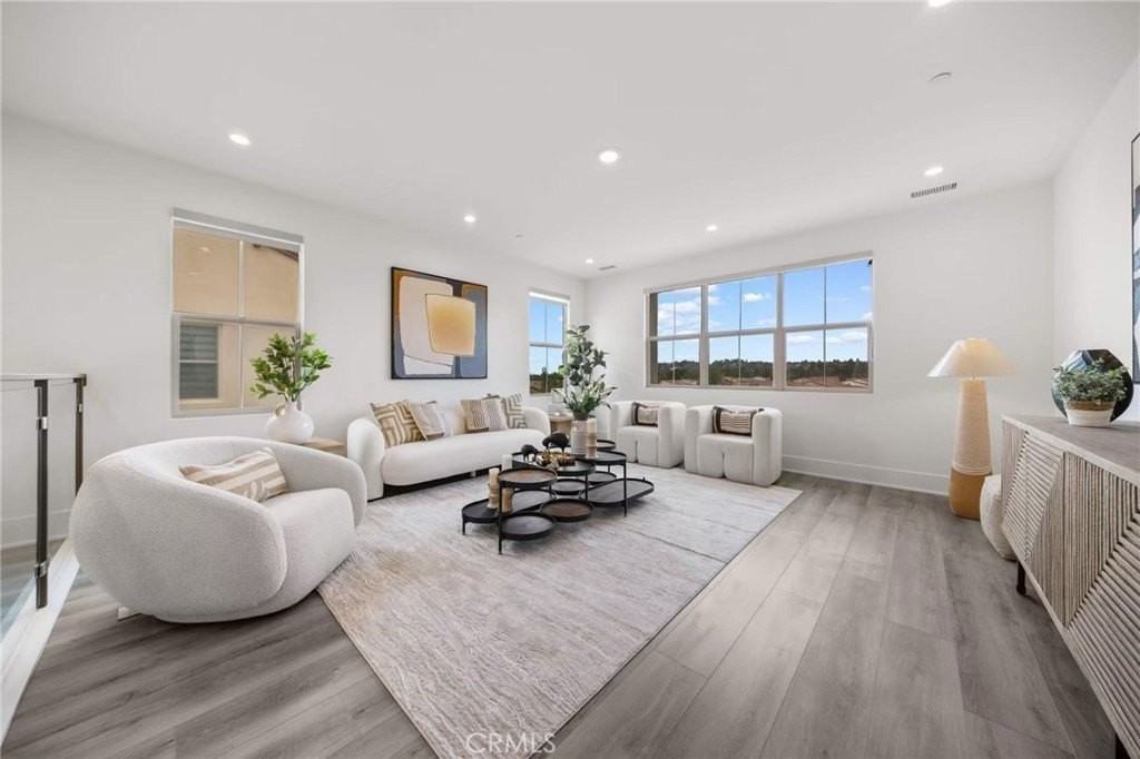 59 Longchamp - Photo 7 of 16