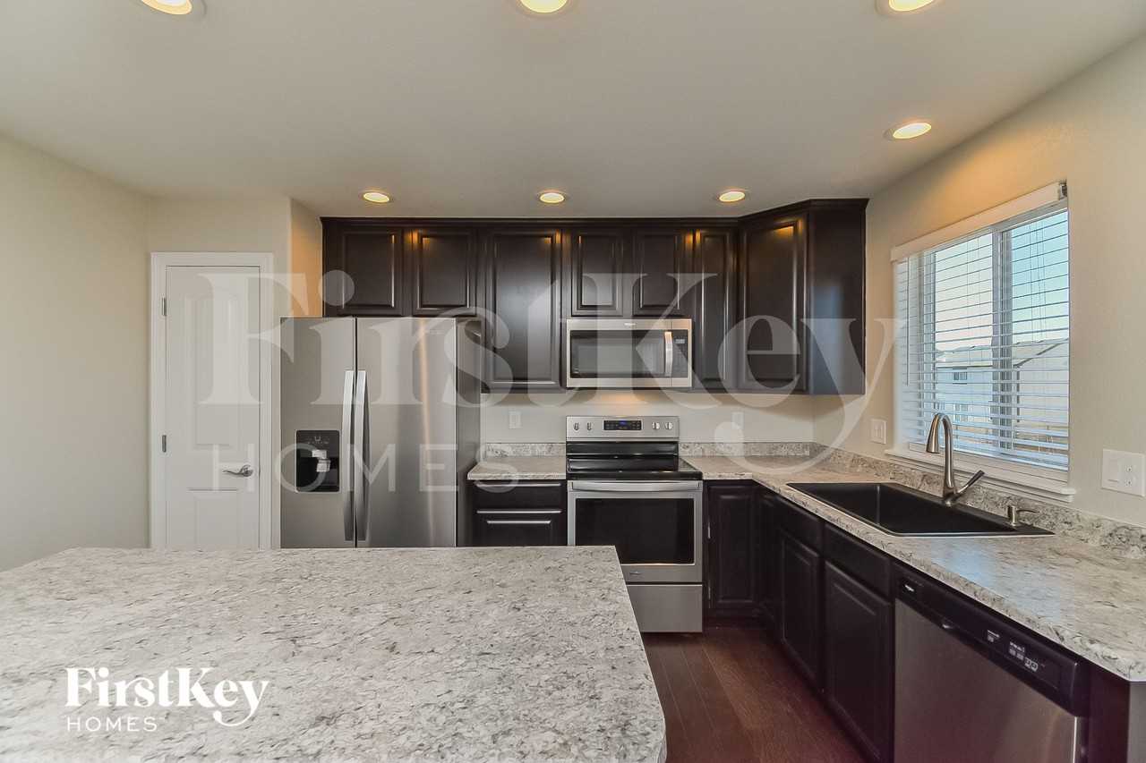 10913 Nolin Dr - Photo 5 of 18