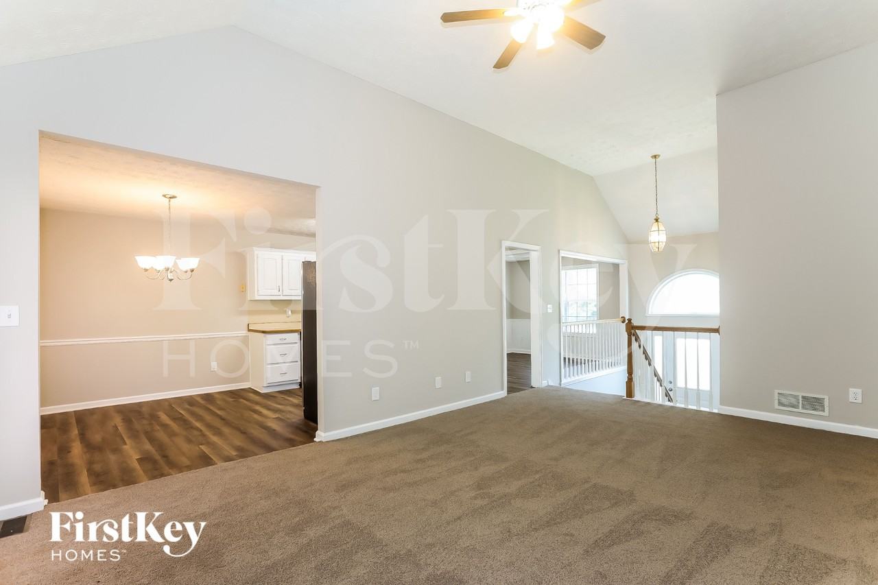 100 Saratoga Way - Photo 3 of 15