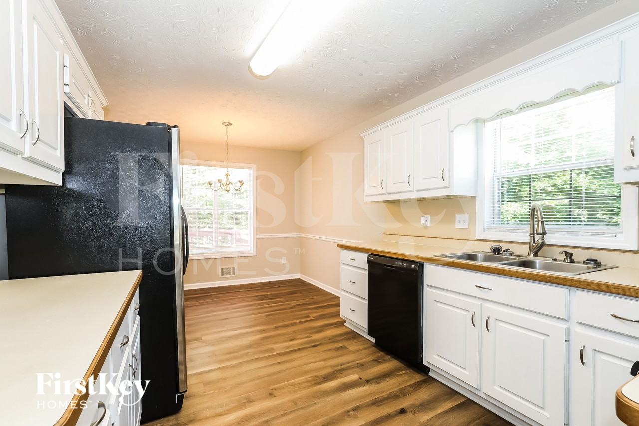 100 Saratoga Way - Photo 5 of 15