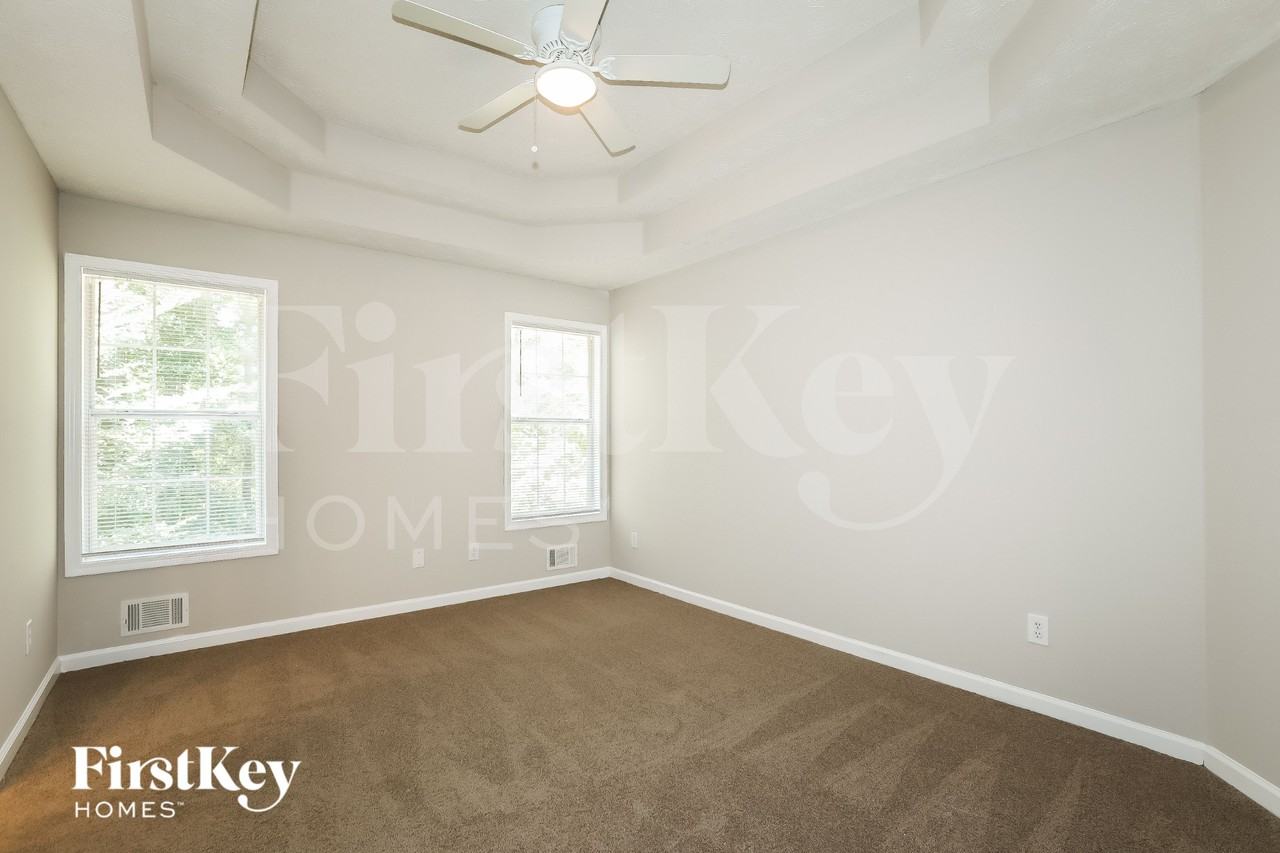 100 Saratoga Way - Photo 6 of 15