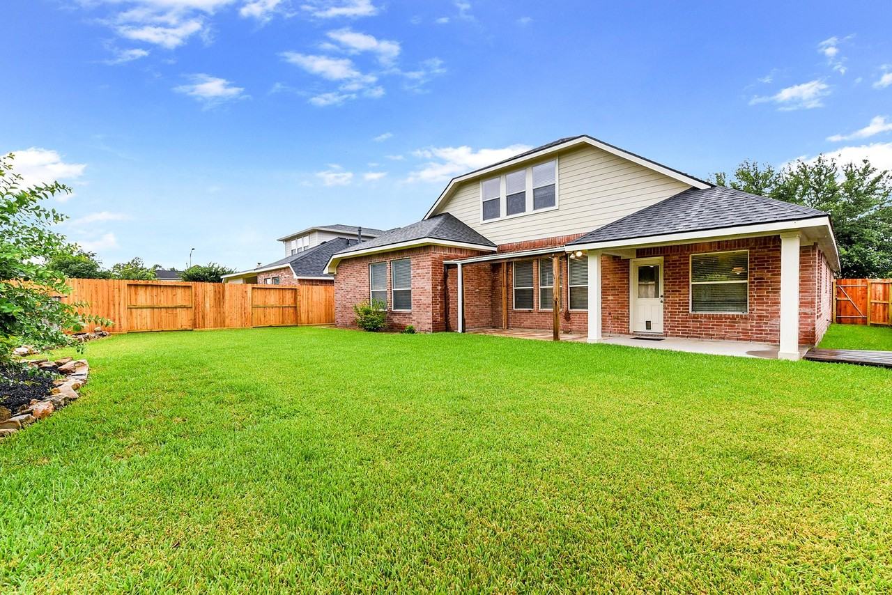 28259 Daystrom Ln - Photo 6 of 49