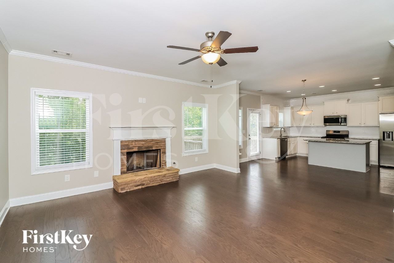 125 Holland Grove Dr - Photo 2 of 19