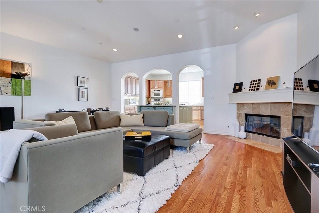 514 Manhattan Beach Blvd - Photo 5 of 28