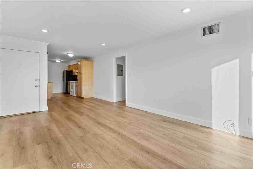 770 W Imperial Ave - Photo 4 of 21