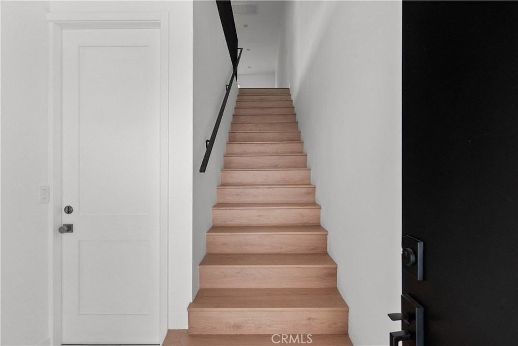 13944 Vanowen St - Photo 3 of 25