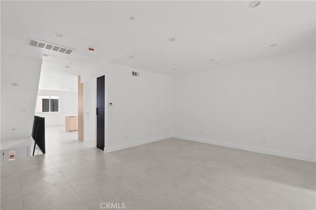 13944 Vanowen St - Photo 5 of 25