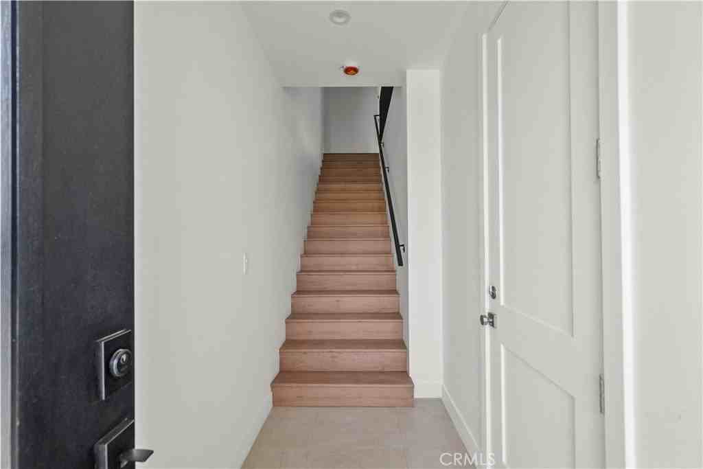 13942 Vanowen St - Photo 3 of 21