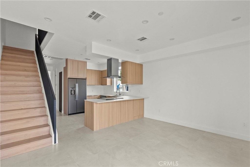 13942 Vanowen St - Photo 6 of 21