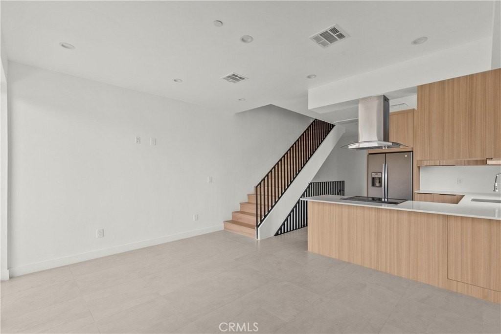 13942 Vanowen St - Photo 7 of 21