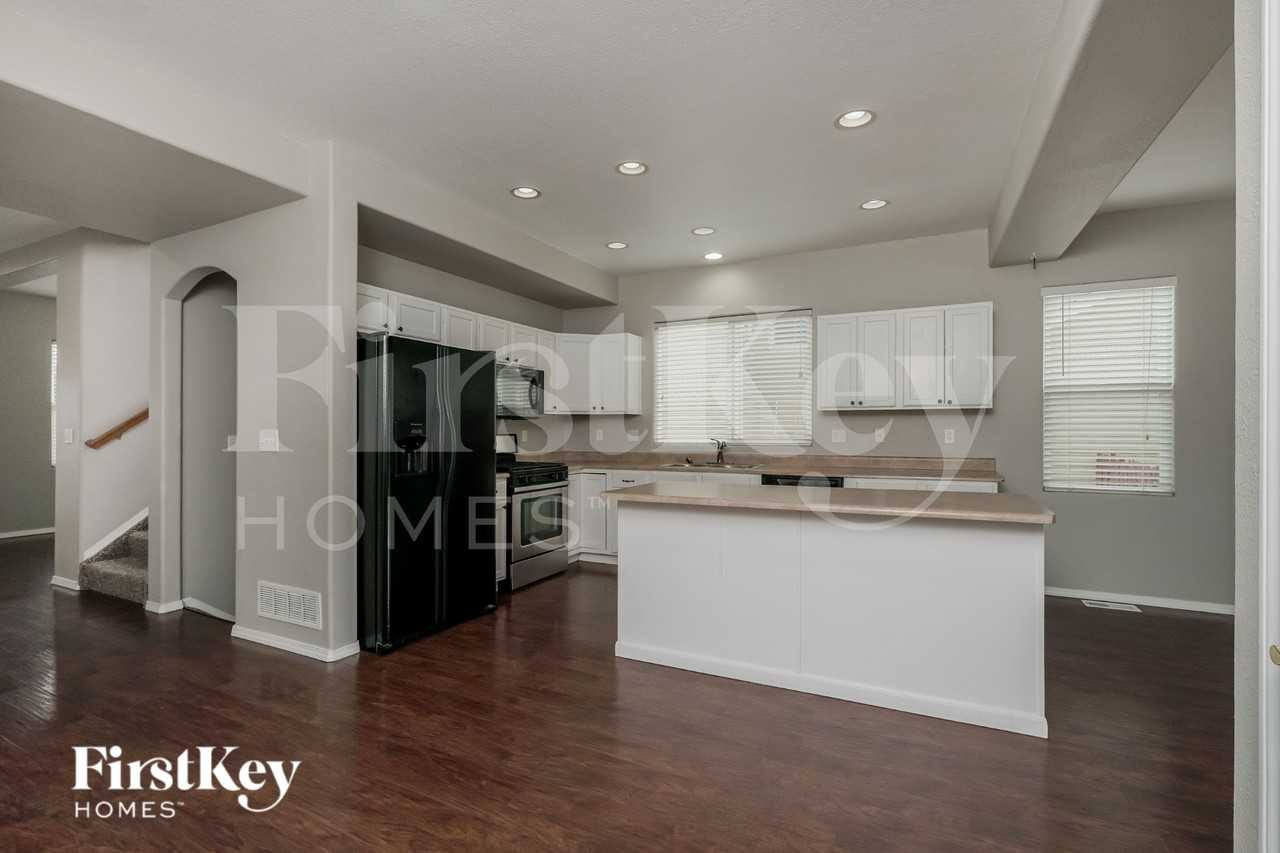 12227 Anacostia Dr - Photo 5 of 19