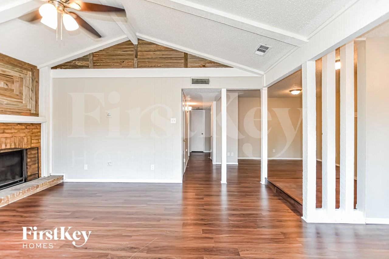 710 Ravencroft Dr - Photo 2 of 18