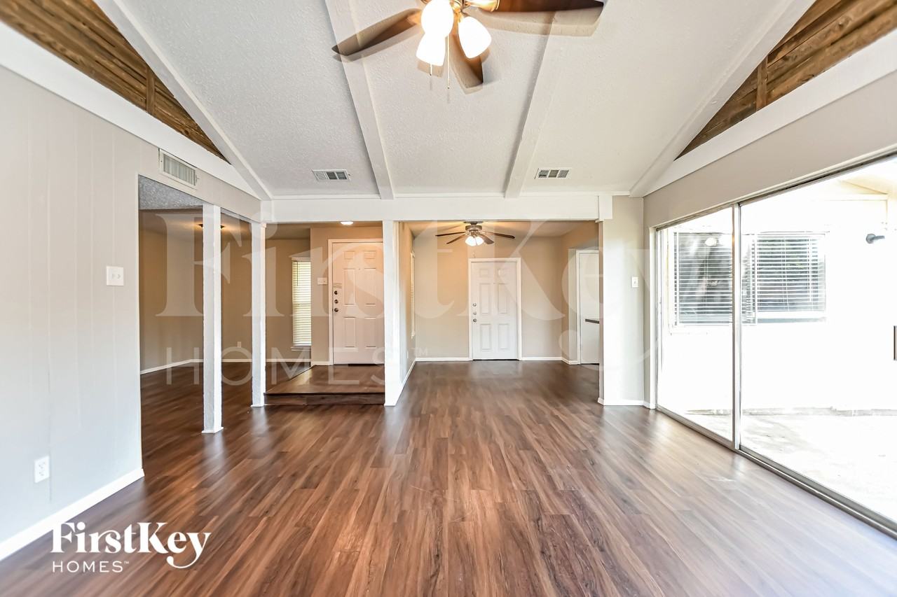 710 Ravencroft Dr - Photo 3 of 18