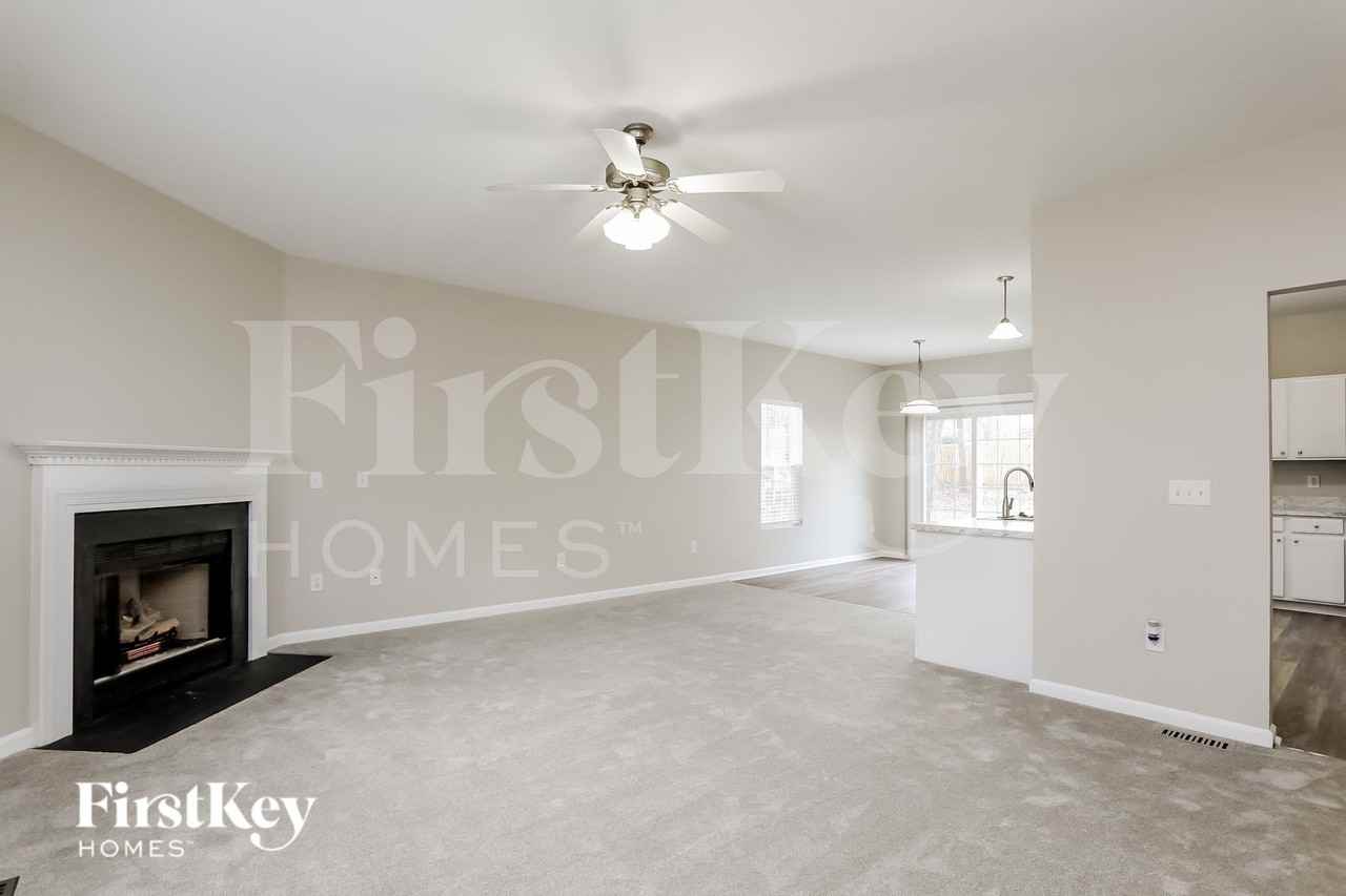 708 Marjam Ln - Photo 3 of 15