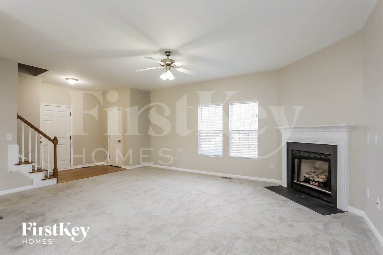 708 Marjam Ln - Photo 4 of 15