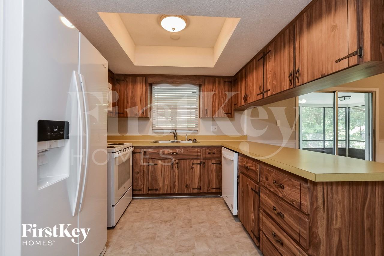 833 Pine Forest Trl W - Photo 3 of 15