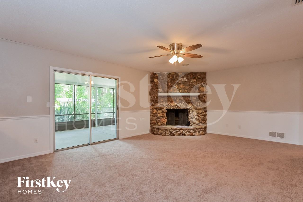 833 Pine Forest Trl W - Photo 5 of 15