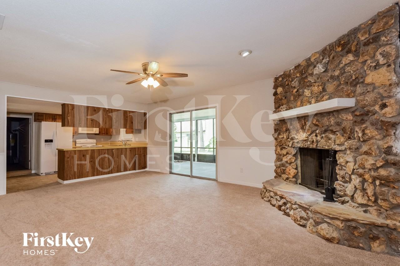 833 Pine Forest Trl W - Photo 6 of 15