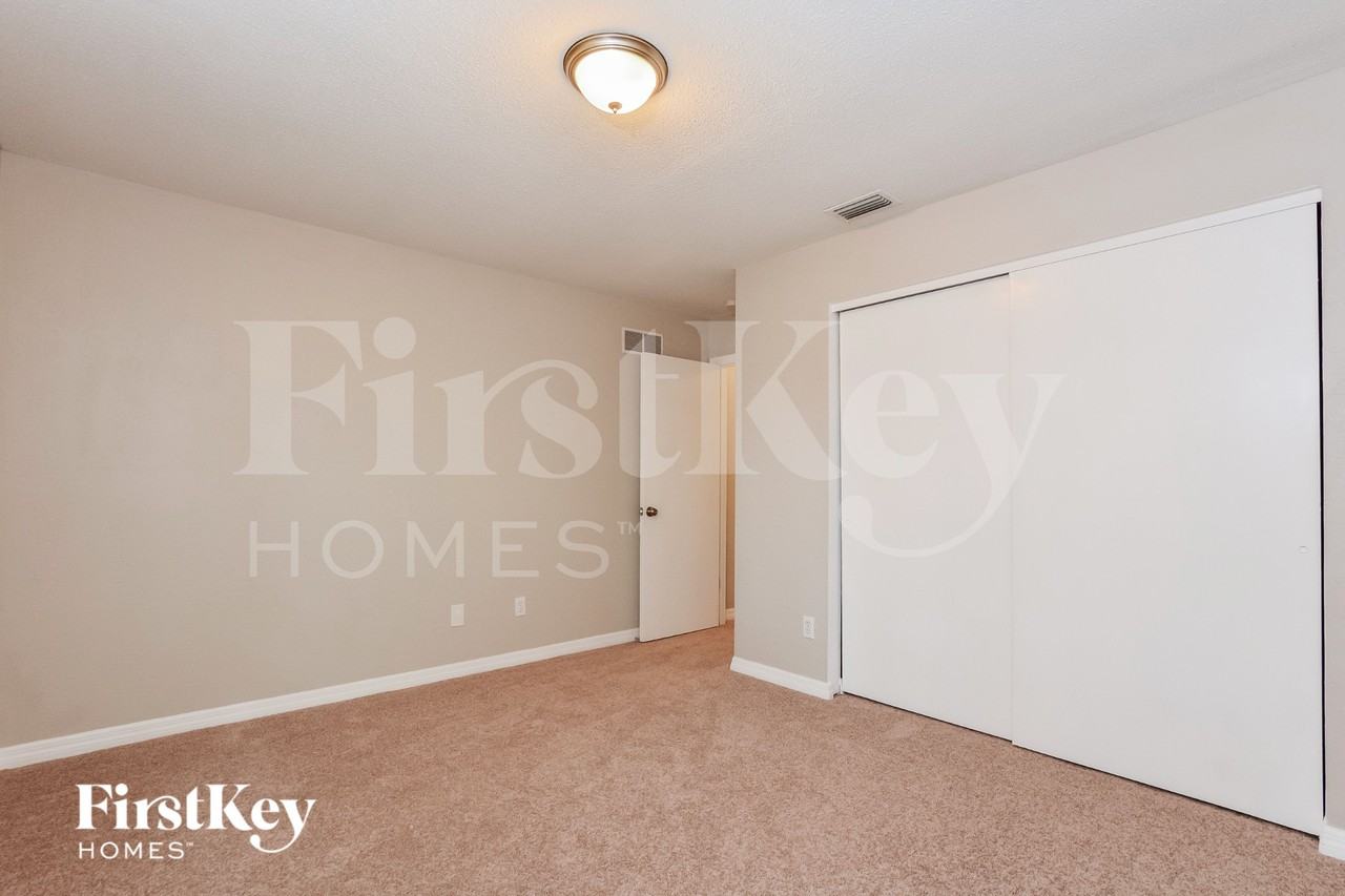 833 Pine Forest Trl W - Photo 7 of 15