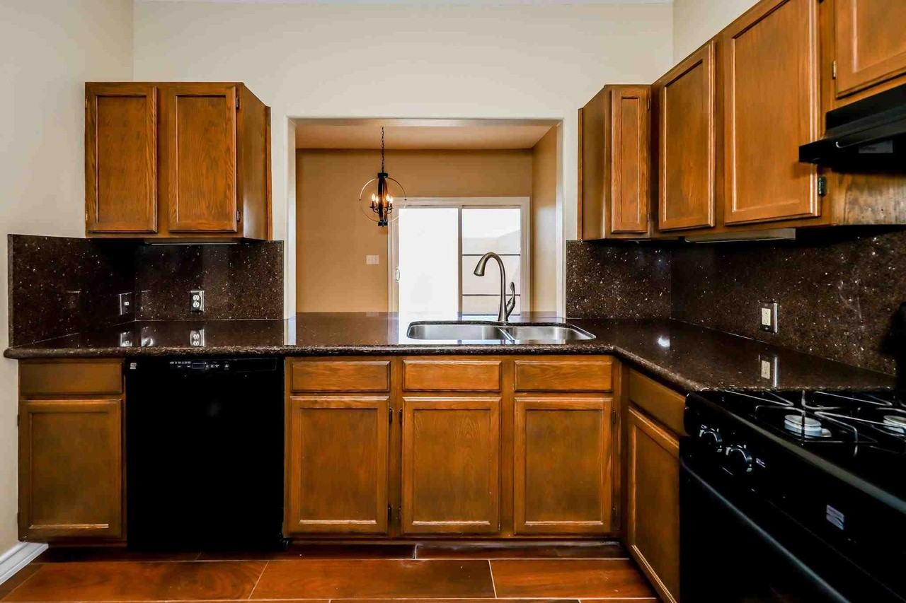 2445 Monarch Dr - Photo 6 of 30