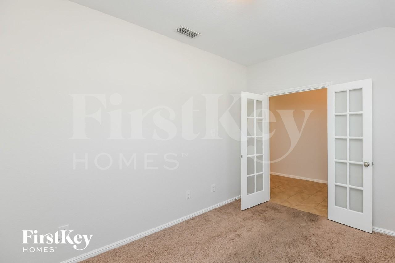 10117 Clemmons Rd - Photo 5 of 20